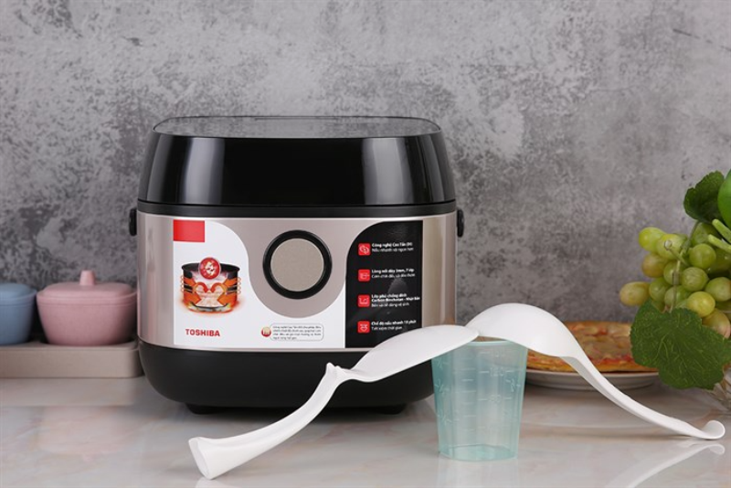 Đánh giá nồi cơm điện cao tần Toshiba RC-10IX1PV chi tiết về thiết kế và công nghệ nấu