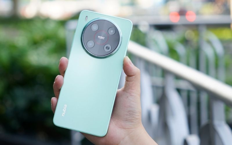 Đánh giá Nubia V70 Max về thiết kế