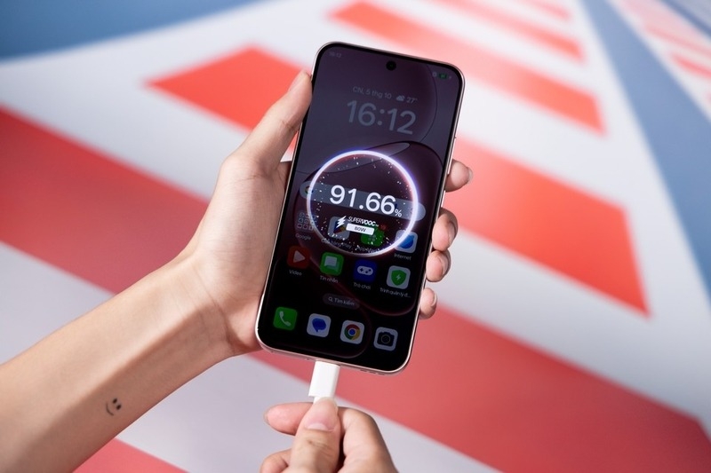 Đánh giá OPPO A6 Pro 6