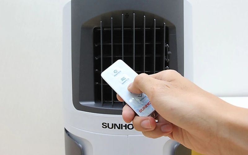 Quạt điều hòa Sunhouse SHD7707 được trang bị bảng điều khiển cảm ứng