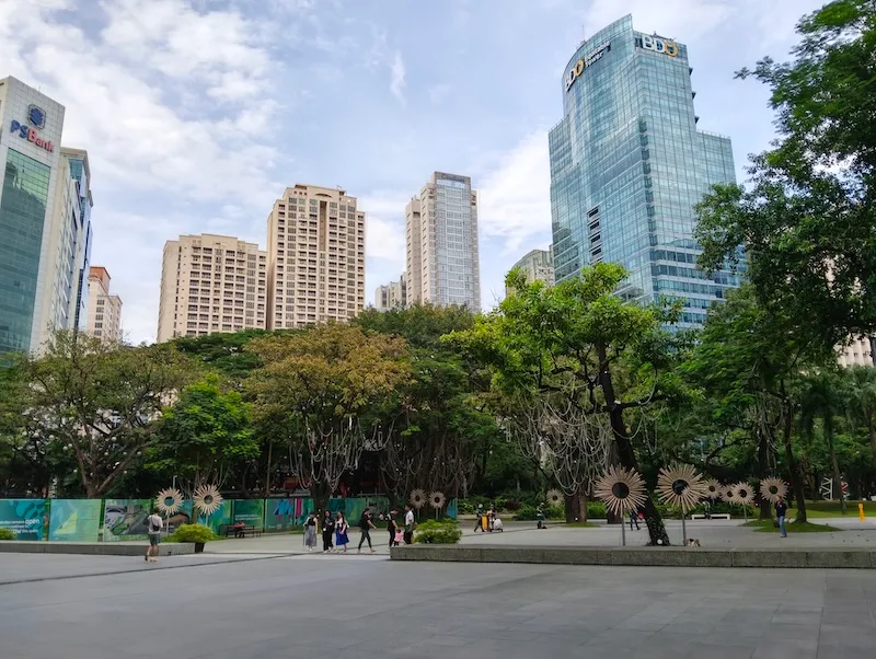 Đánh giá realme 15T 5G - hình 9