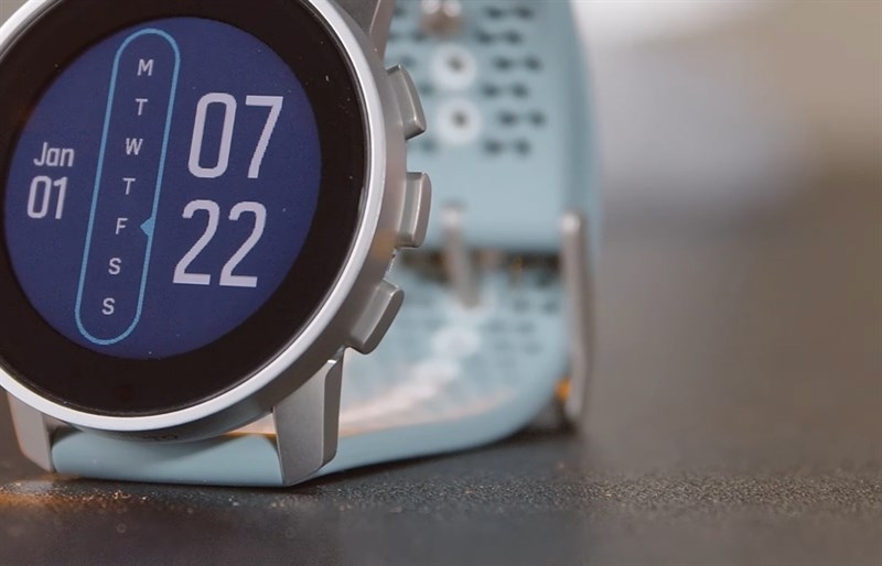 chat lieu suunto 9 peak vo titan hoac thep