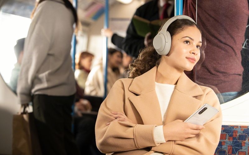 Đánh giá tai nghe Sony WH-1000XM4 về khả năng chống ồn