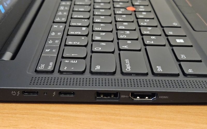 Đánh giá ThinkPad X1 Carbon Gen 11 về thiết kế