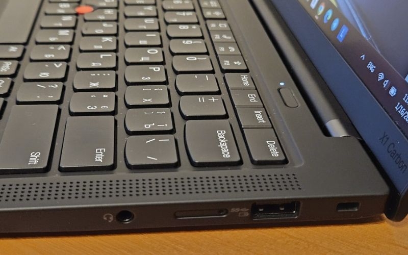 Đánh giá ThinkPad X1 Carbon Gen 11 về thiết kế