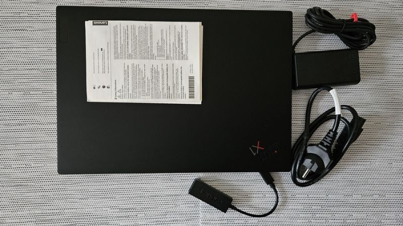 Đánh giá ThinkPad X1 Carbon Gen 11 về pin, sạc