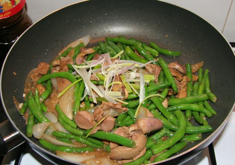 đậu que xào lòng gà 4
