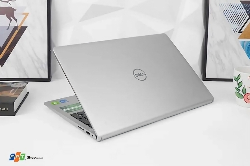 Dell Inspiron 15 pin dùng được bao lâu 1
