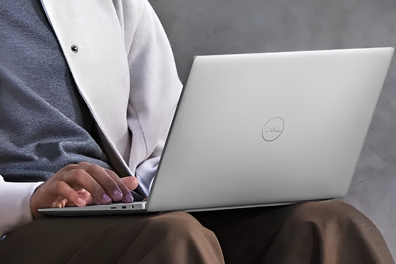 dell-inspiron-15-pin-dung-duoc-bao-lau-3.jpg