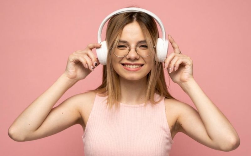 Điều chỉnh headband vừa với kích thước đầu