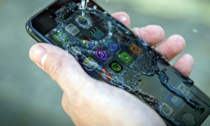 Điện thoại báo cổng sạc bị ẩm iPhone - hình 2