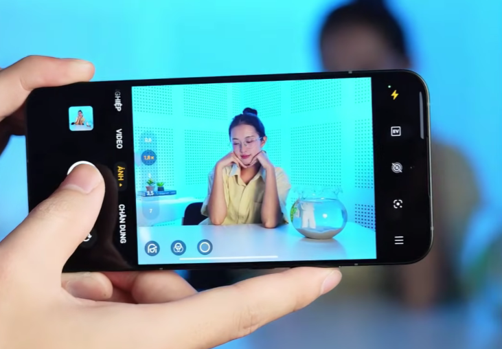 điện thoại camera zoom xa tốt - hình 4
