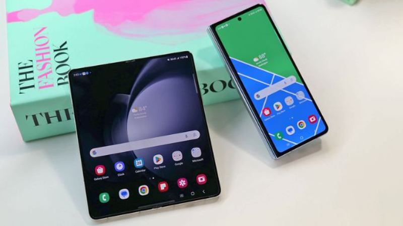 Điện thoại gập hỗ trợ 5G và esim không? - hình 1
