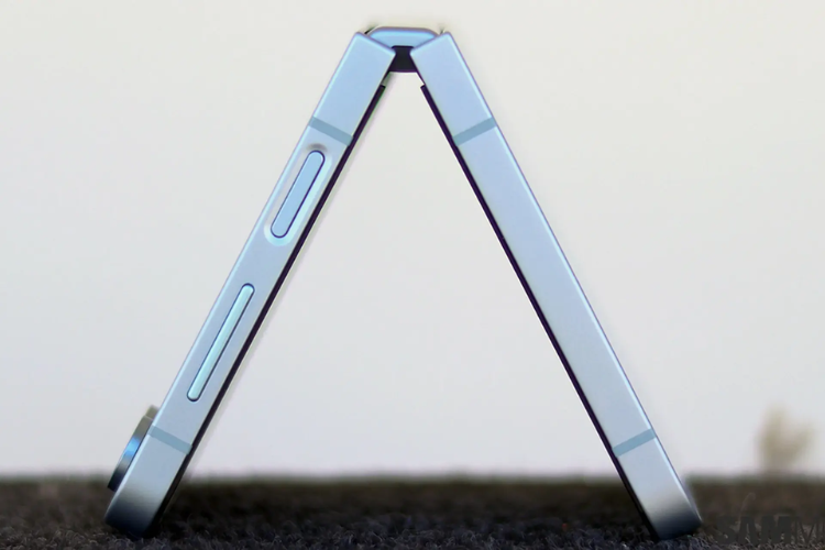 Điện thoại gập thời gian sạc đầy pin mất bao lâu hình 4