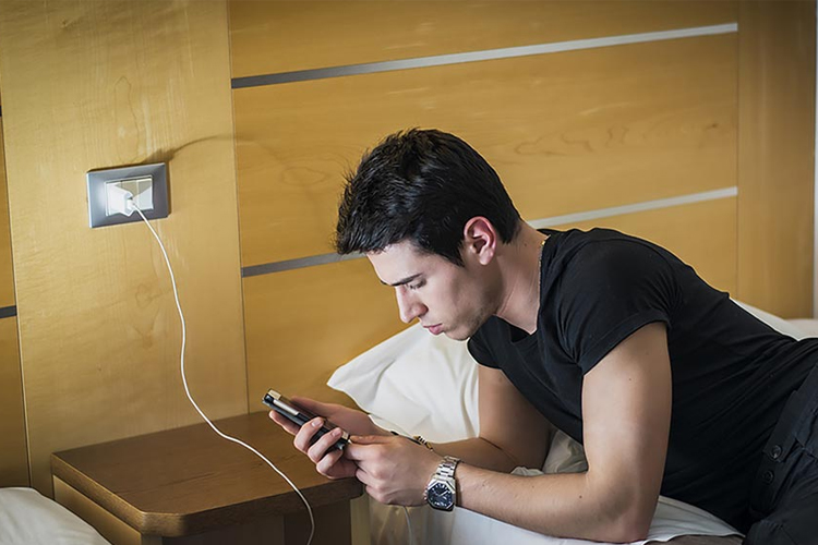 Điện thoại gập thời gian sạc đầy pin mất bao lâu hình 5