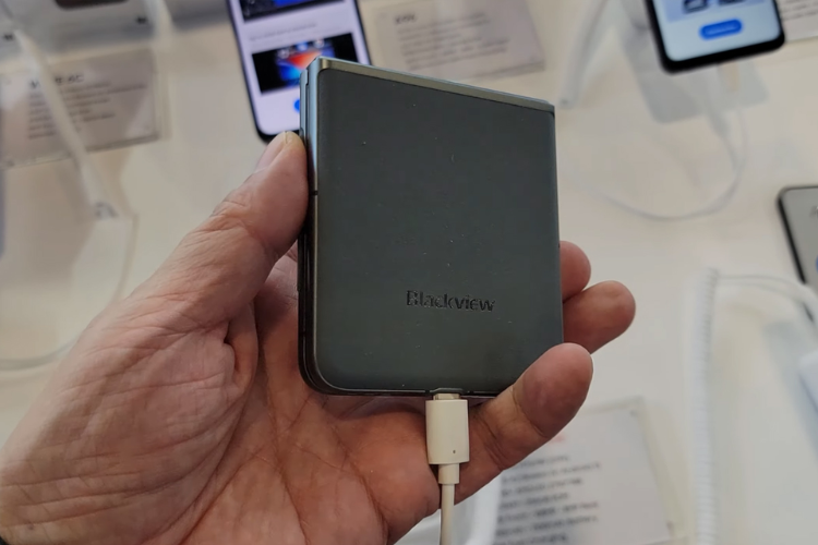 Điện thoại gập thời gian sạc đầy pin mất bao lâu hình 7