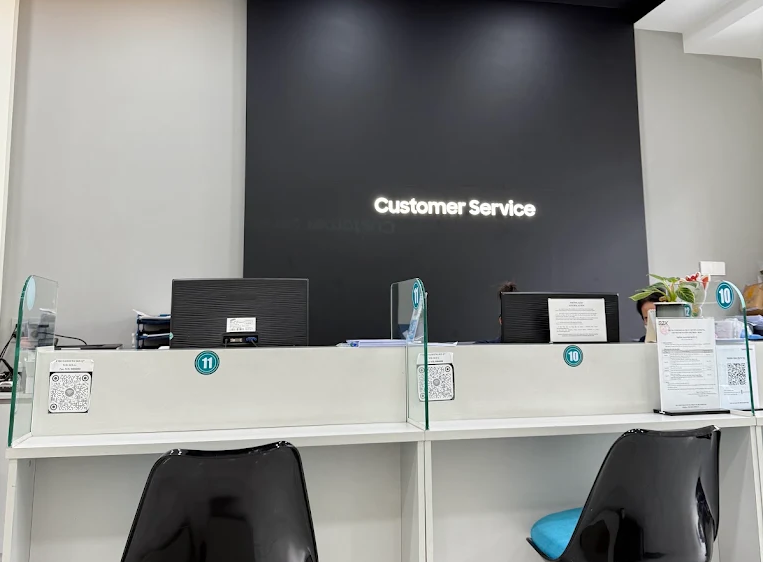 Mang điện thoại Samsung đến trung tâm sửa chữa uy tín