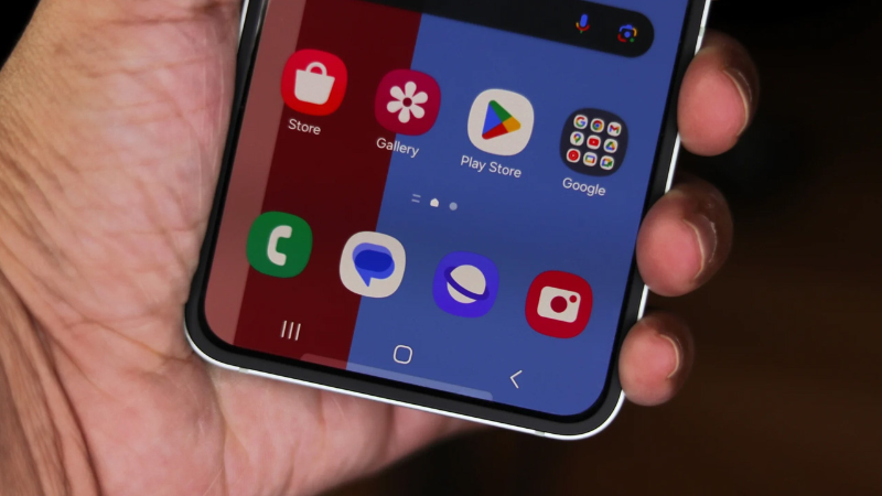 Điện thoại Samsung tự động tải xuống ứng dụng gây hại - hình 1