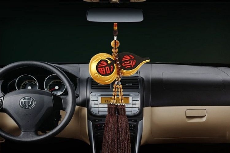 do-phong-thuy-treo-xe-o-to (4).jpg