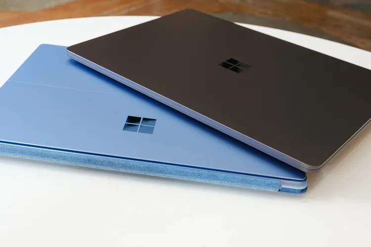 Các thiết bị Surface mới được hỗ trợ bởi Qualcomm của Microsoft. Ảnh: Chris Welch / The Verge