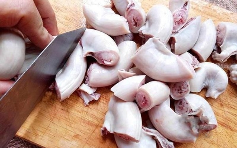 Dồi trường xào cải chua (ảnh 4)