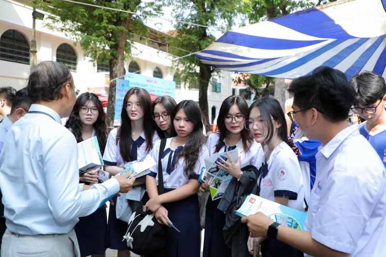 Dự kiến điểm chuẩn đại học 2025 tăng hay giảm hình 2