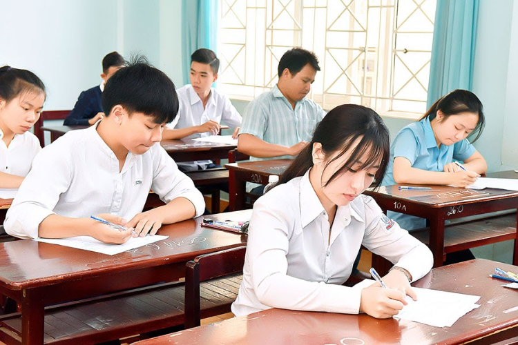 Dự kiến điểm chuẩn đại học 2025 tăng hay giảm hình 4