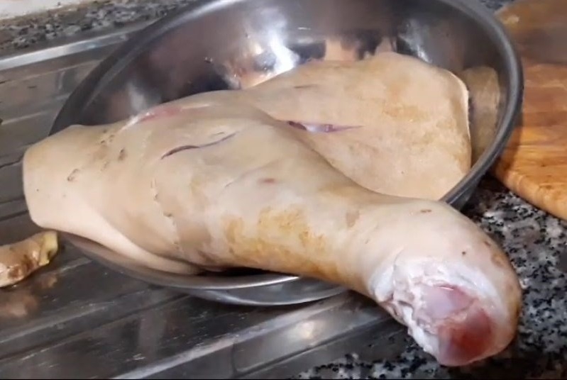 đùi dê nướng 2