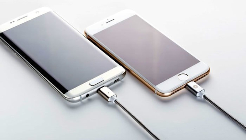 Dùng chung sạc iPhone và Android được không? - hình 1