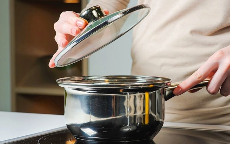 Dụng cụ làm cơm cuộn - Nồi