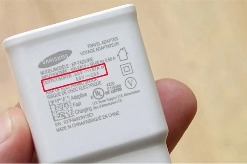 Dùng củ sạc, dây sạc khác hãng có sao không? - hình 1