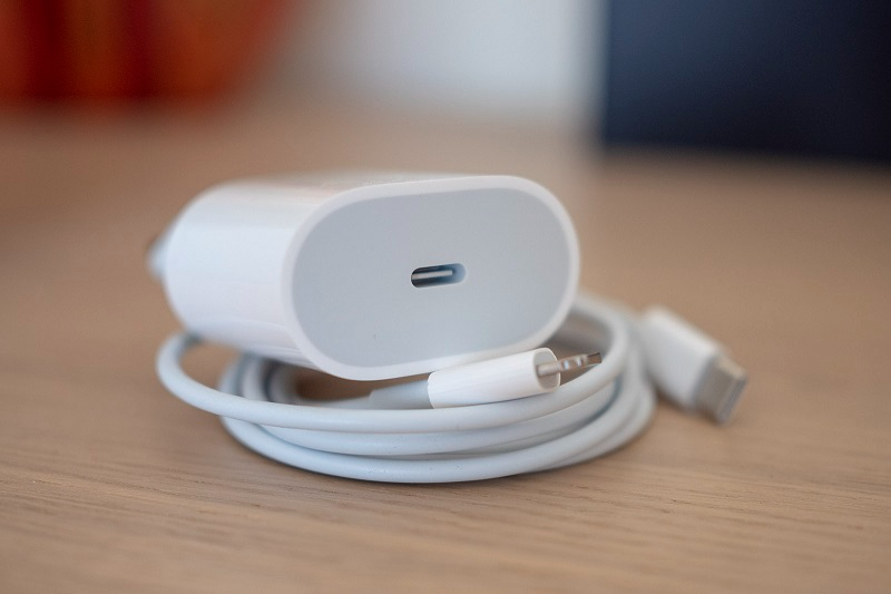 Dùng củ sạc, dây sạc khác hãng có sao không? - hình 3