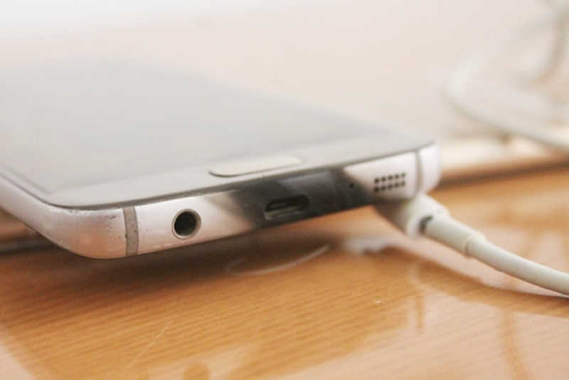 Dùng củ sạc, dây sạc khác hãng có sao không? - hình 5