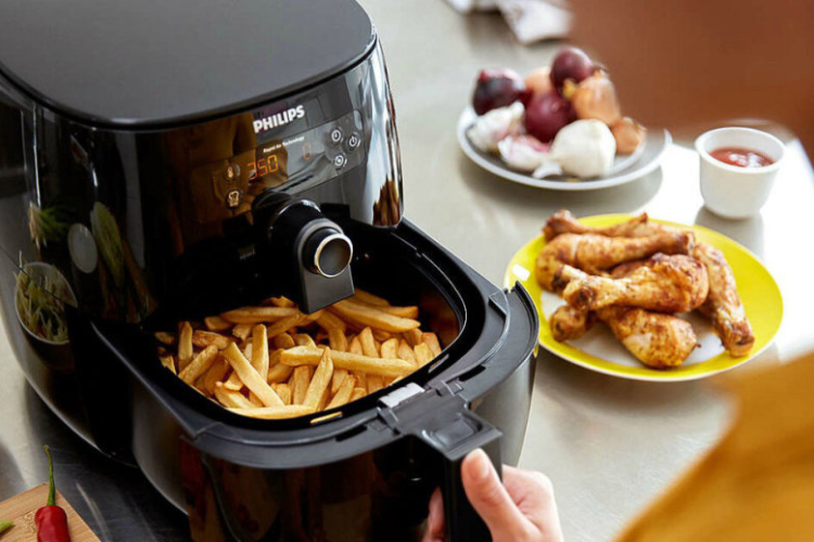dùng nồi chiên không dầu không tốn điện 1