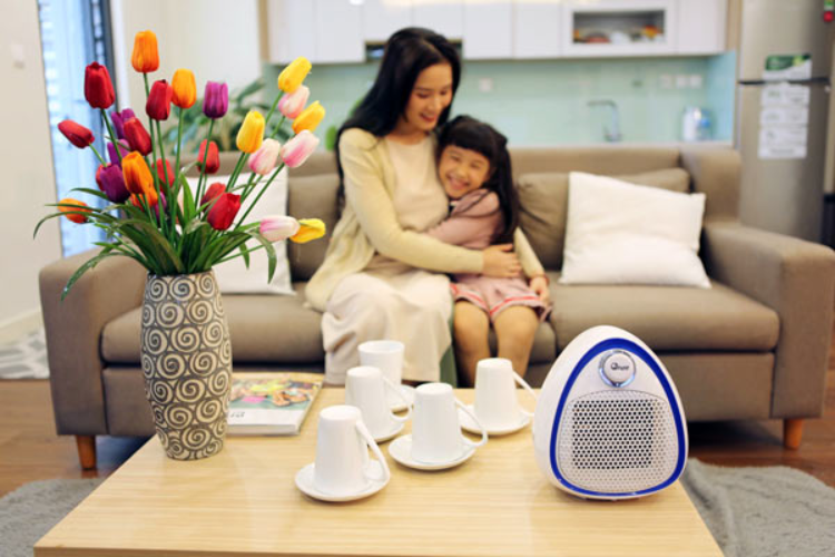 d&ugrave;ng quạt sưởi an to&agrave;n cho trẻ h&igrave;nh 6