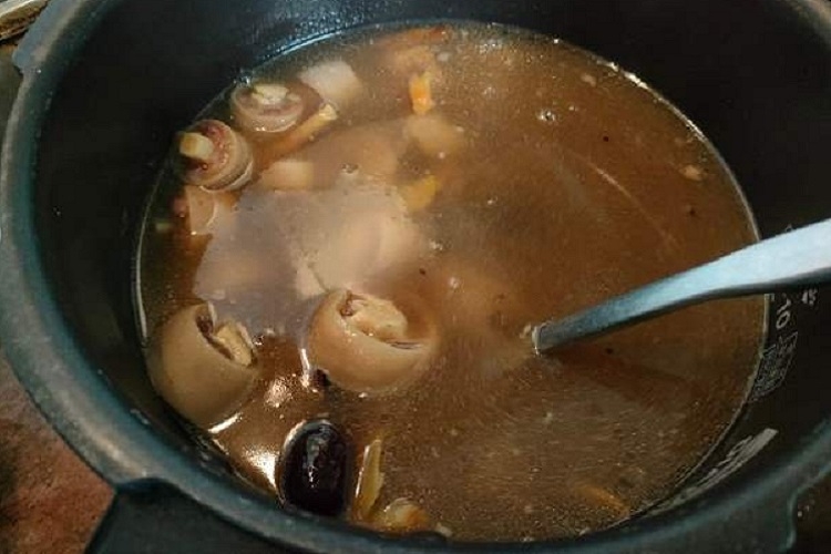 Đuôi bò hầm thuốc bắc (Hình 5)