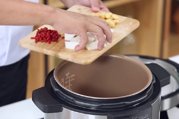 Đuôi bò hầm thuốc bắc (Hình 7)