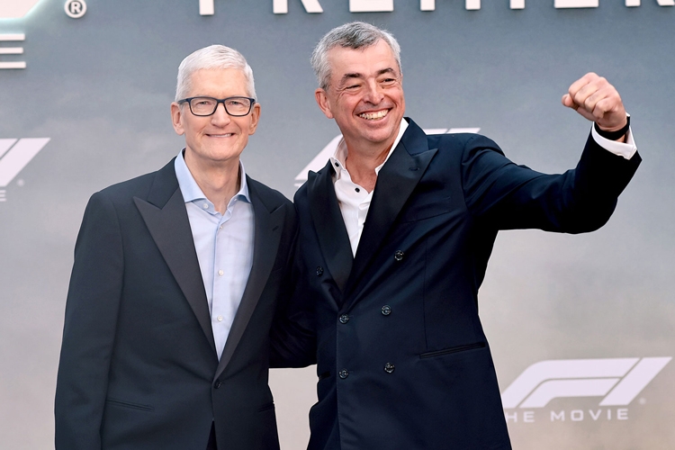 Eddy Cue từng thúc đẩy Apple mua lại Tesla và Netflix nhưng Tim Cook đã từ chối