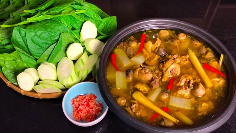 Thành phẩm lẩu gà đá hầm sả