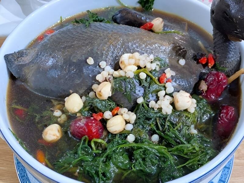 Lưu ý khi nấu gà hầm thuốc bắc ngải cứu