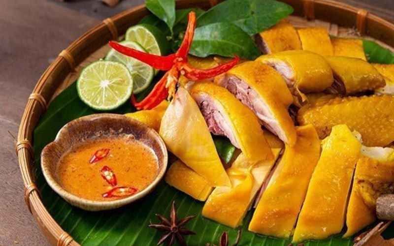 Thưởng thức gà hấp muối sả