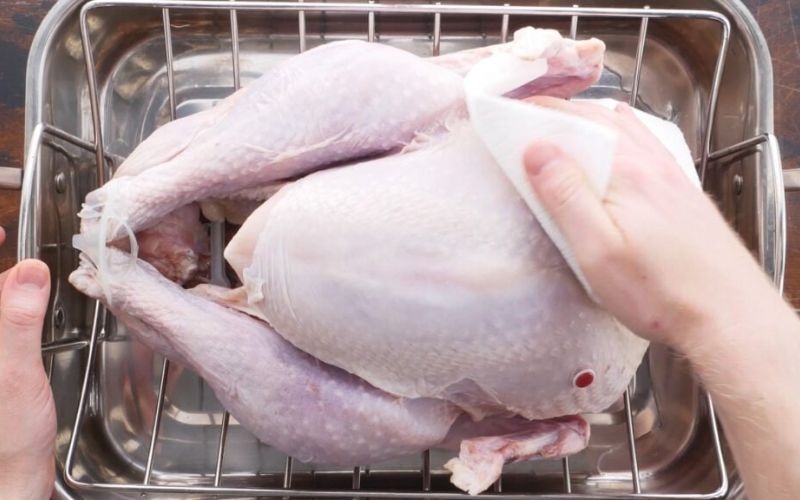 Sơ chế gà hấp muối sả