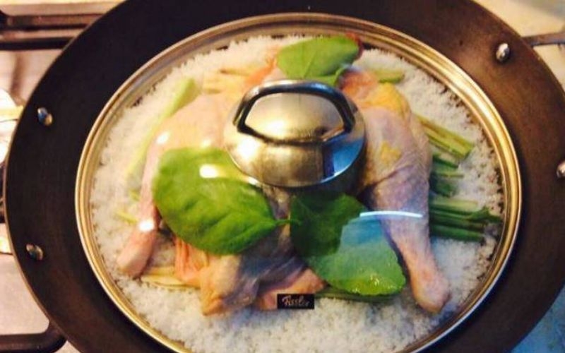Hấp gà muối sả
