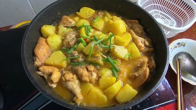 gà kho khoai tây 4