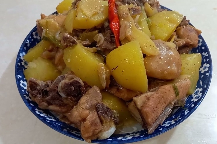 gà kho khoai tây 8
