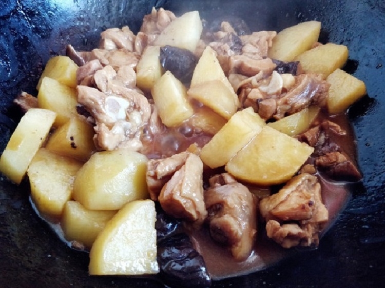 gà kho khoai tây 9