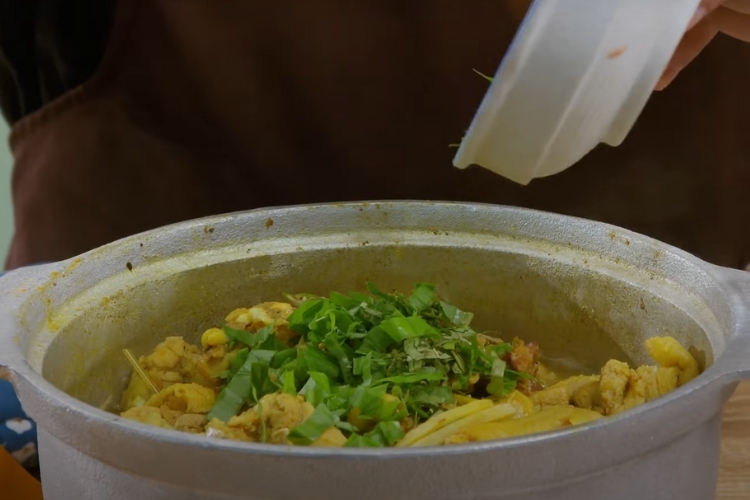 gà kho sả nghệ 8