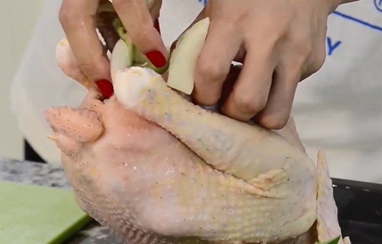 Gà nướng lá quế (Hình 3)
