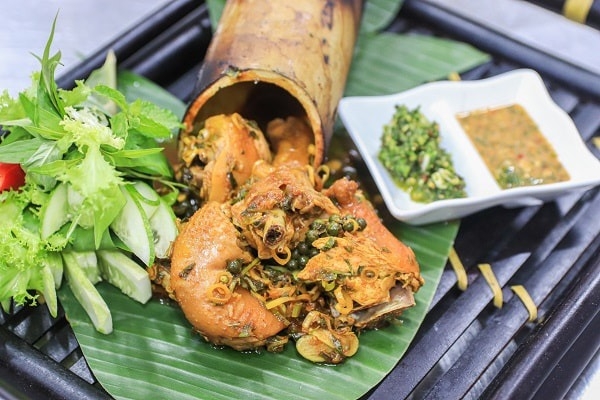món gà nướng ống tre