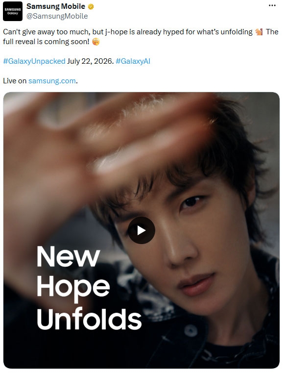 galaxy-z-fold8-cung-j-hope-cua-bts-209917-4.jpg